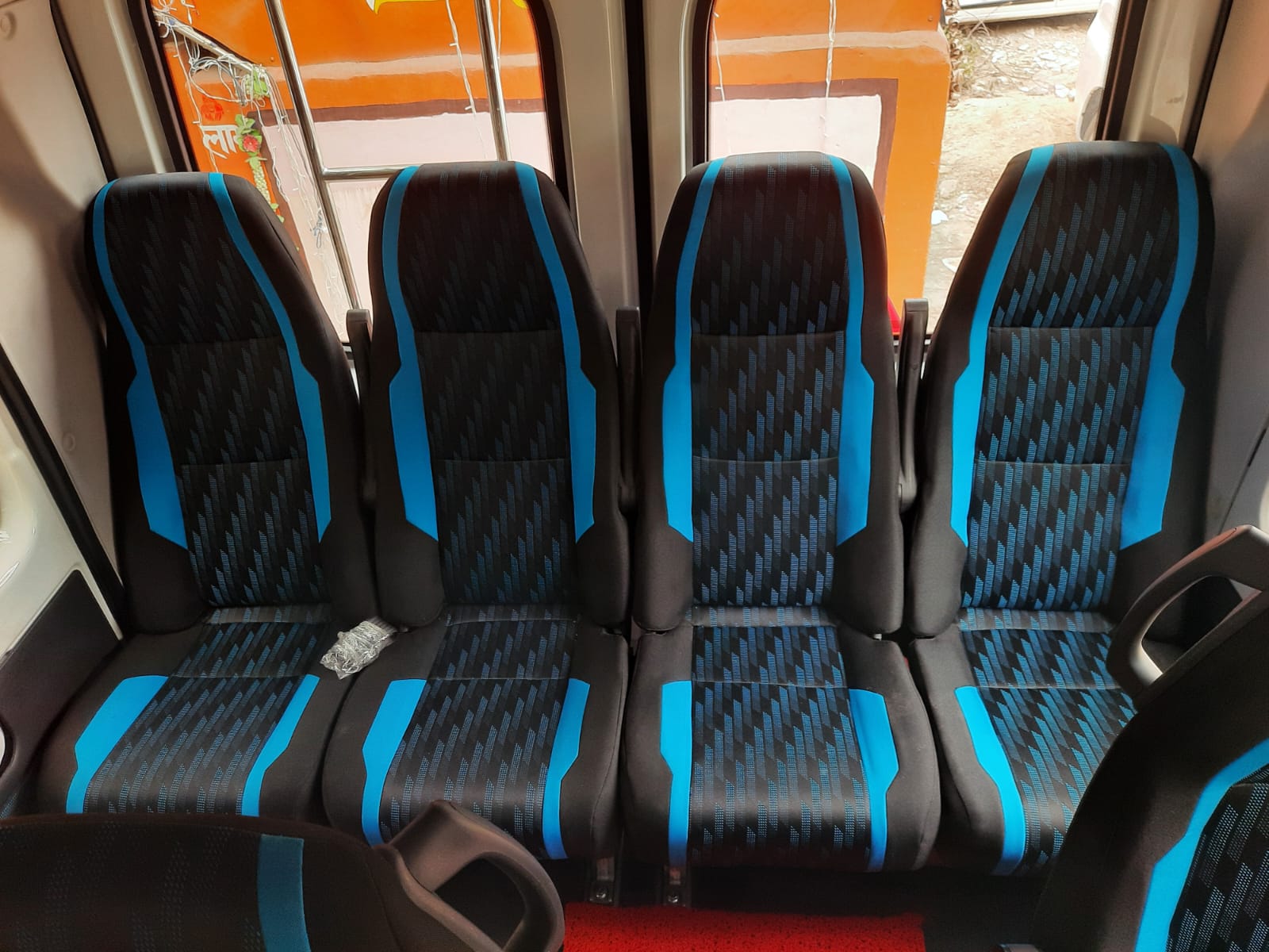 17 Seater Force Urbania Rent2