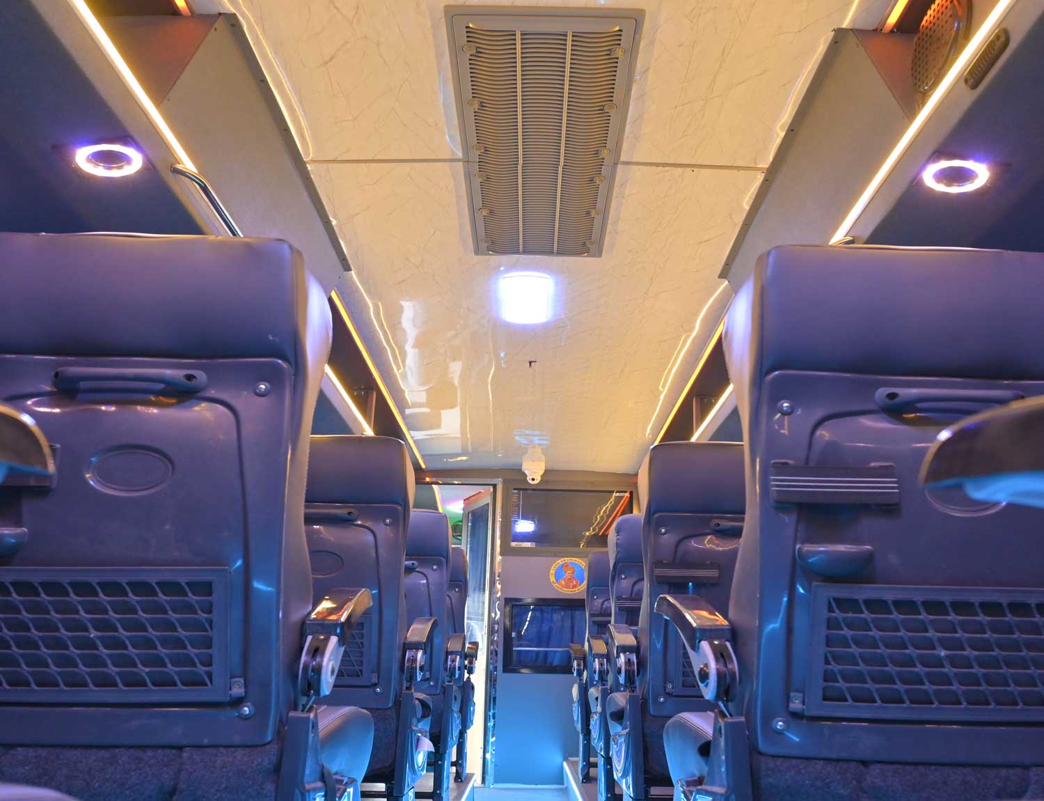 AC 22 Seater Coach5