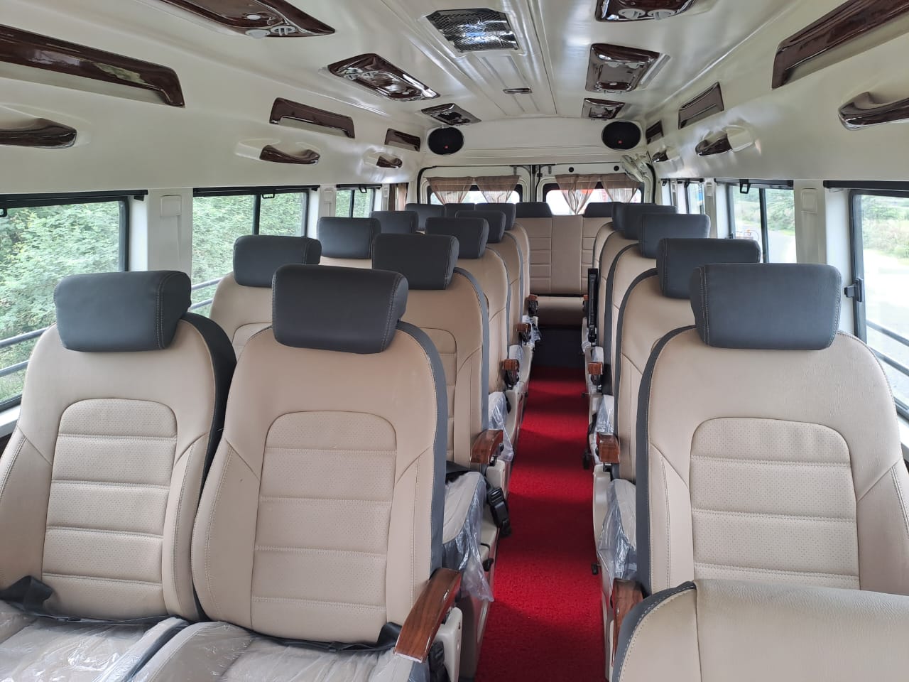 Force Traveller 20 Seater3