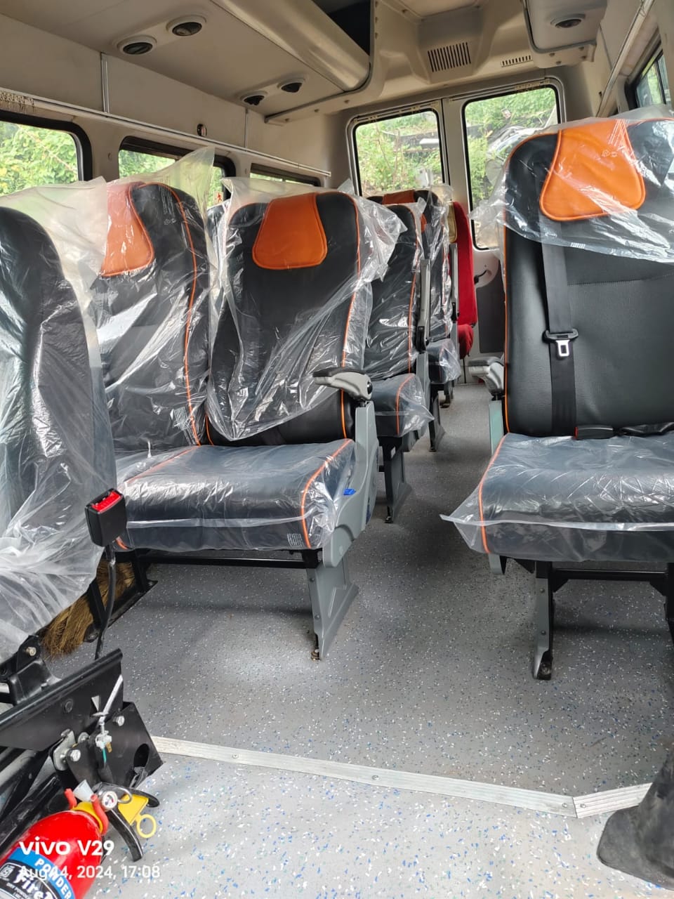 Tata winger 12 seater1