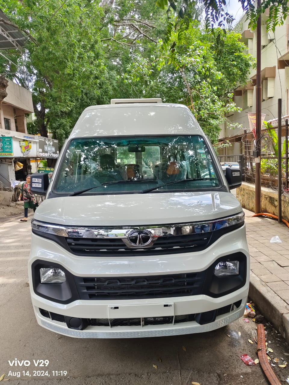 Tata winger 12 seater2